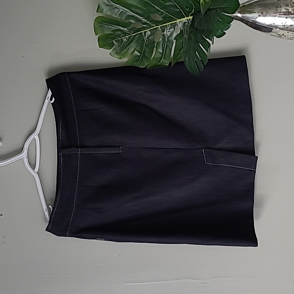 straight skirt - Picture 3 of 6